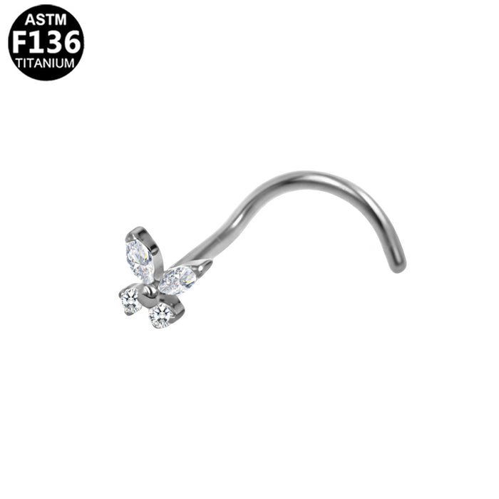 Nia Nasenpiercing