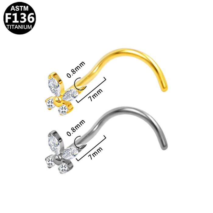 Nia Nasenpiercing